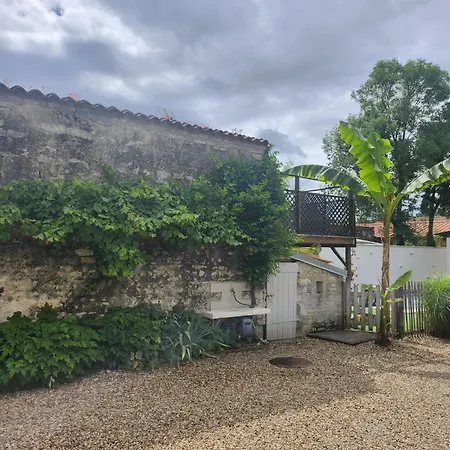 בית נופש La Maisonnette Du Marais Amure